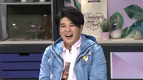 슈퍼주니어 신동이 9일 밤 9시 방송 예정인 JTBC 예능 프로그램 '냉장고를 부탁해'에 출연한다.<JTBC 제공>